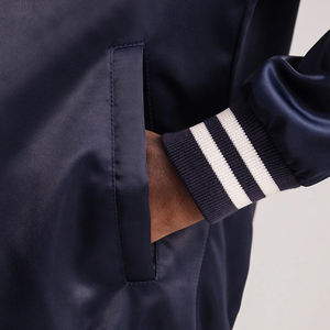 Venta caliente de moda de satén de seda al por mayor Varsity chaquetas de color personalizado Logo hombres chaqueta de bombardero hecha en Pakistán 2025 - Product Image 6