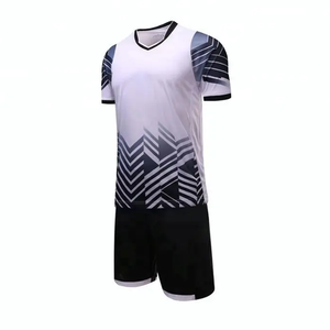 Conjunto de Entrenamiento de Fútbol Ligero y Transpirable con Nombre Personalizado OEM, Camiseta y Pantalones Cortos de Poliéster para Práctica Unisex en Adultos y Escuelas - Product Image 5
