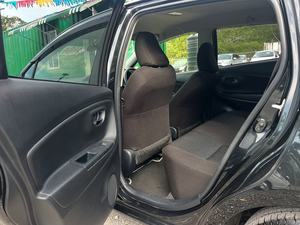 Toyota Vitz d'occasion 2019, caméra LED, cuir, turbo, alliage d'aluminium, automatique, voiture Vitz Rs 2001 R15 manuelle, tambour avant + tambour arrière - Product Image 2