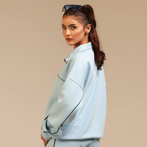 Veste zippée facile à superposer pour femme avec option de logo personnalisé, idéale pour la salle de sport, le yoga, les étirements et les tenues décontractées - Product Image 3