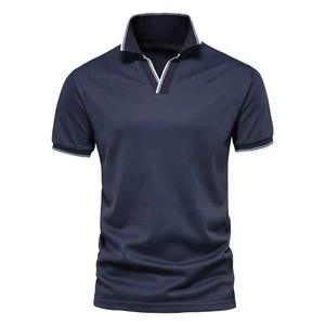 Camisa polo para hombre de tela suave y ligera, ideal para atuendos casuales y moda diaria. - Product Image 1