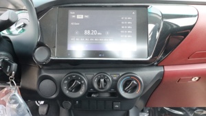 Toyota Hilux Pickup 2025, 4 places, phares halogènes, pneus R17, conduite à gauche, couleur blanche - Product Image 5
