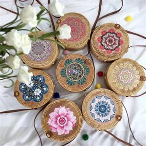 Venta al por mayor artesanías Vietnam único Vintage bambú ratán bolso para mujeres mimbre Bali bolsas para picnic al aire libre vacaciones de verano - Product Image 2