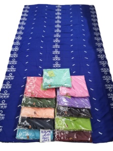 Chales de voile de poliéster y algodón de alta calidad para mujer, diseño floral, ligeros, transpirables, con detalles metálicos plateados y pedrería, ideales para el verano. - Product Image 4