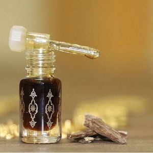Fourniture en vrac de haute qualité d'huile essentielle de bois de oud pur bois d'agar OEM et d'ingrédients naturels pour l'hydratation - Product Image 3
