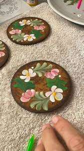 Posavasos de madera hechos a mano con fregona, perfecto para regalar durante festivales, bodas y eventos especiales - Product Image 6