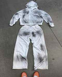 Conjunto Deportivo Unisex Vintage de Maternidad con Lavado Ácido |   Sudadera con Capucha y Cremallera de Algodón Grueso y Pantalones Deportivos Acampanados con Diseño de Dibujo a Mano - Product Image 1