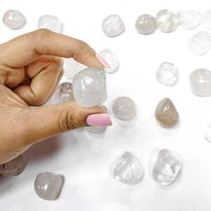 Piedras Preciosas de Cuarzo Transparente Natural KALA CUTURE - Cristales Pulidos en Bruto Modelo T001 para Equilibrio de Chakras y Meditación - Product Image 5