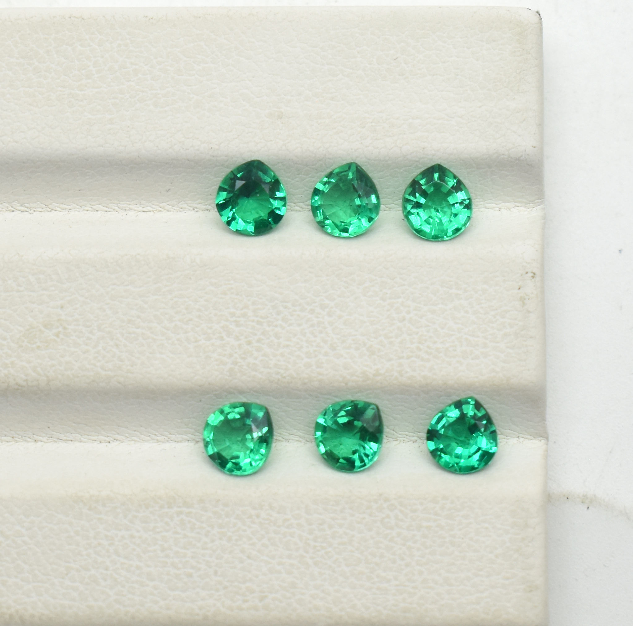 สีเขียว