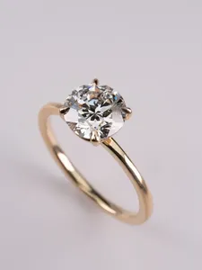 Bague de fiançailles personnalisée en argent 925, moissanite ronde de 7 mm, sertie à griffes, plaquée rhodium, pour occasion de mariage - Product Image 4