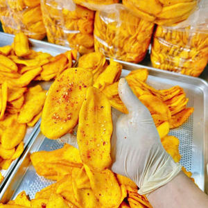 Une touche sucrée et épicée: Délicieuse mangue séchée douce avec sel de piment - Product Image 6