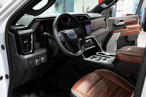 GMC Sierra 3500HD Denali Ultimate Crew Cab 4x4 Diésel Automática 2024 Certificada, Usada en Buen Estado, con Motor Turbo Ligero - Product Image 4