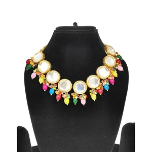 Ensemble de bijoux Kundan multicolores, collier à une seule couche et boucles d'oreilles avec placage or 18 carats pour mariage - Product Image 3