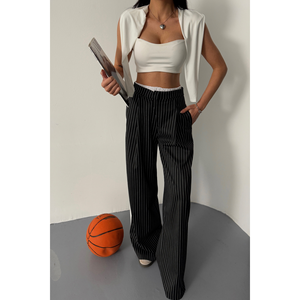 Pantalones negros a rayas para mujer con detalle de rayas laterales - Product Image 4