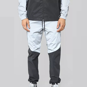 OEM personalizado conjuntos de los hombres de peso ligero de la calle de nylon chándal cortavientos conjunto de pantalones cortos para hombres - Product Image 5