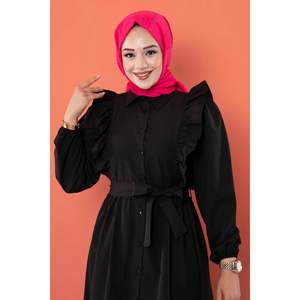Vente en gros Robe hijab en tissu noir avec détails à volants Abaya musulmane de style ethnique pour adultes adaptée au travail - Product Image 1
