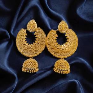 Dernières boucles d'oreilles conçues serties de boucles d'oreilles de style Jhumka plaqué or 22CT bijoux pour femmes par les exportateurs - Product Image 1