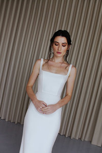 Splendido semplice scollo quadrato guaina abito <span class=keywords><strong>da</strong></span> sposa <span class=keywords><strong>in</strong></span> crepe abito <span class=keywords><strong>da</strong></span> sposa senza maniche estate moderna spiaggia - Product Image 4