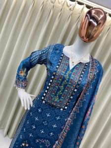 Top estampado de diseñador con conjunto de pantalón para mujer con espejo real y trabajo de diamantes perfecto para fiestas y ocasiones festivas - Product Image 5