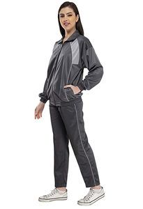 Chándal de poliéster blanco de nuevo diseño 2025 para mujer, chándal con logotipo personalizado impreso, trajes deportivos al por mayor, precio bajo para invierno - Product Image 5