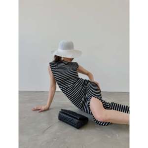 Vestido Bodycon de cuello medio alto con silueta acolchada y abertura moderna - Product Image 6