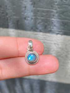 Bleu feu Labradorite Vintage plaqué or 925 argent Sterling fait à la main rond pierre précieuse Designer pendentif pour les femmes - Product Image 4