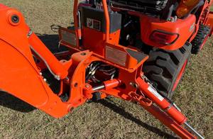 Tracteur compact Kubota BX25D |   Mini tracteur diesel 23HP 4x4 avec chargeur frontal et pelle arrière - Product Image 5