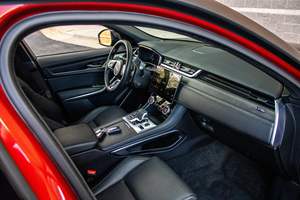 Jaguar F-Pace P.250 S Turbo 2022, Sedán Automático con Techo Corredizo, Faros Delanteros, Cámara Trasera de 360°, Asientos Eléctricos - Product Image 2