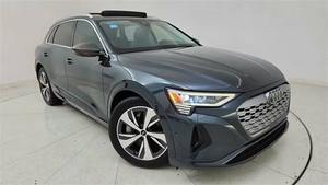 Audi Q8 e-tron Premium Plus 4 portes SUV AWD 2024 d'occasion en excellent état - Product Image 6