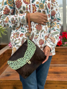 Sac à main en cuir de vachette gaufré fait à la main style occidental en fourrure de vache Sac à main décontracté vintage unique pour femmes - Product Image 3