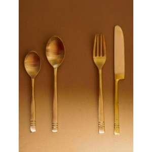 Juego de Cubiertos de Metal Opulento con Elegantes Mangos Curvos y Acabado Radiante para una Atmósfera de Cena Sofisticada - Product Image 4