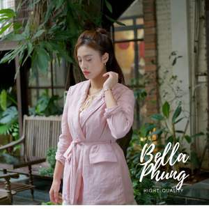 Bella Phung, Chaqueta de punto ecológica transpirable de alta calidad para mujer, bolsillos laterales con solapa frontal y corbata holgada de piel - Product Image 1