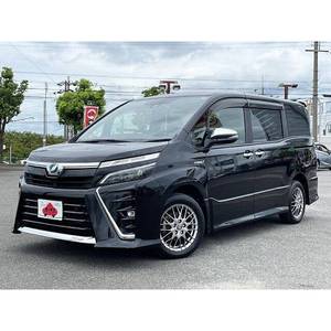 Toyota Voxy 2019 - Volante a la derecha o izquierda, motor turbo de gasolina o eléctrico de 4L, cámara trasera, asientos de tela - Product Image 1