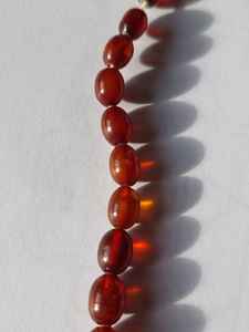 Collar con colgante de resina artística de primera calidad Diseño de color vibrante para apariencia moderna Boho Chic - Product Image 5