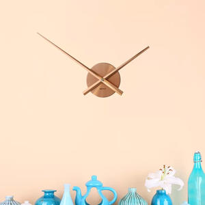 Horloge murale analogique en métal de conception luxueuse fabriquée par un fabricant fiable avec couleur et taille personnalisées pour la décoration de la maison - Product Image 4