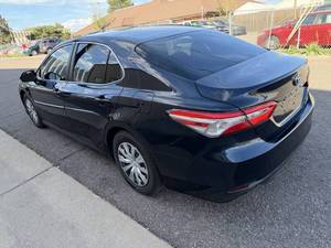 Vente à prix réduit Toyota Camry Berline 5 places Transmission automatique Volant à gauche Phares LED Sièges en cuir Pneus R17 Occasion - Product Image 4
