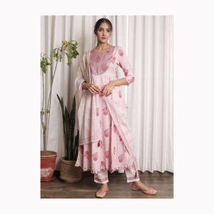 Ensemble Salwar Kameez pakistanais de luxe en jacquard Banarsi, 3 pièces, avec broderies riches sur soie, vêtements ethniques pour femmes de haute qualité - Product Image 6