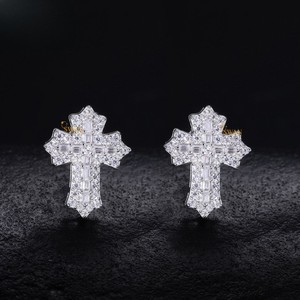 Boucles d'oreilles à la mode en or jaune 10 carats Moissanite Diamond Stud Iced Out Round and Baguette Cut Hip Hop Bijoux unisexe pour les fêtes - Product Image 1