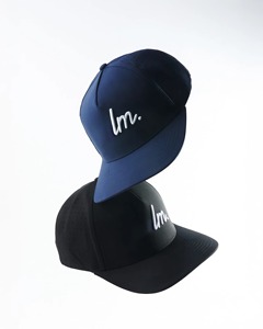 Sombrero impermeable de estilo 2025 con agujeros cortados con láser, ajuste ajustable, sombrero de 5 paneles, bordado, logotipo, rendimiento, sombreros de golf hechos en Vietnam - Product Image 3