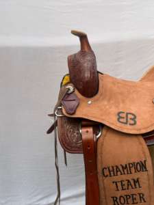 Ensemble de selle western en cuir haut de gamme avec motif Barrel Racing et arceau en bois |   Ensemble de fixation sans clou pour équipement d'équitation en acier inoxydable, façonné à la main - Product Image 3