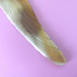 Peine de cuerno de yak natural de alto grado con herramienta de mantenimiento de cabello de ArtisanVibe - Product Image 4