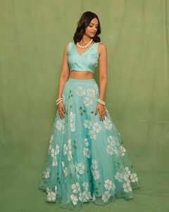 Lehenga Choli de Diseñador Pakistaní para Bodas Indias, Completamente Cosido, Estilo Vintage de Bollywood, de Seda - Product Image 2