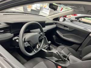 NOUVEAU ROEWEE I5 2026 1.5L CVT Edition Véhicules à essence SAICS i5 2025 1.5L CVT - Product Image 2