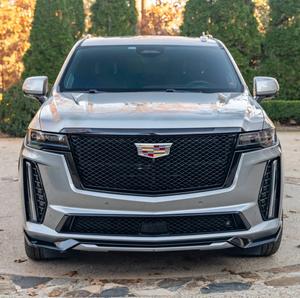 Cadillac Escalade-V ESV 2023, cuidadosamente mantenido, ofrece un amplio espacio de carga y capacidad de remolque de hasta 8,100 libras. - Product Image 1