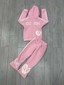 ผู้ผลิตชุดวอร์มแบบกำหนดเอง ชุดสเวตสูทปักลายแบบครอป ขอบดิบ แต่งปะติด ปักลาย ชุดกางเกงวอร์มและเสื้อฮู้ดแบบฟอกสี - Product Image 2