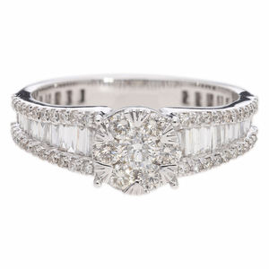 แหวนทอง14K ประดับเพชรธรรมชาติทรงง่ามและมีการตั้งค่าช่องบาแกตต์เพื่อความแวววาวอย่างสง่างาม - Product Image 4