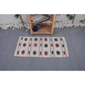 Alfombra Turca Vintage de 1.7x3.5 pies, Alfombra Pequeña, Alfombra Blanca con Diseño Floral Kilim - Product Image 2