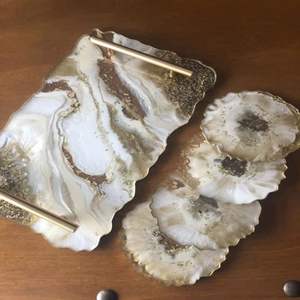 Plato de resina de primera calidad elegante patrón colorido perfecto para mesa de comedor mesa de centro o estilo festivo para servir - Product Image 1