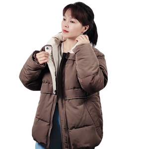 2023 chaqueta acolchada de invierno ecológica transpirable de alta calidad para mujer, relleno de algodón grueso y cálido, logotipo personalizado teñido sólido - Product Image 3