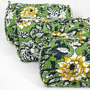 Ensemble de 3 trousses de maquillage de voyage en coton matelassé à motifs floraux verts, résistant à l'eau, grand format pour sacs, jaune et blanc, motifs botaniques faits à la main - Product Image 2